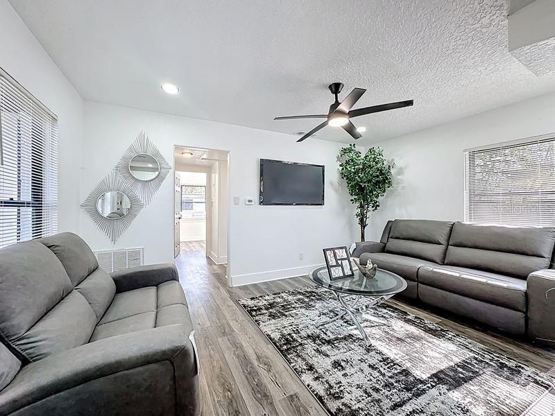 For Sale: $324,900 (3 beds, 2 baths, 1228 Square Feet)