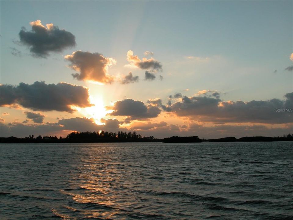 For Sale: $1,425,000 (4 beds, 3 baths, 3303 Square Feet)