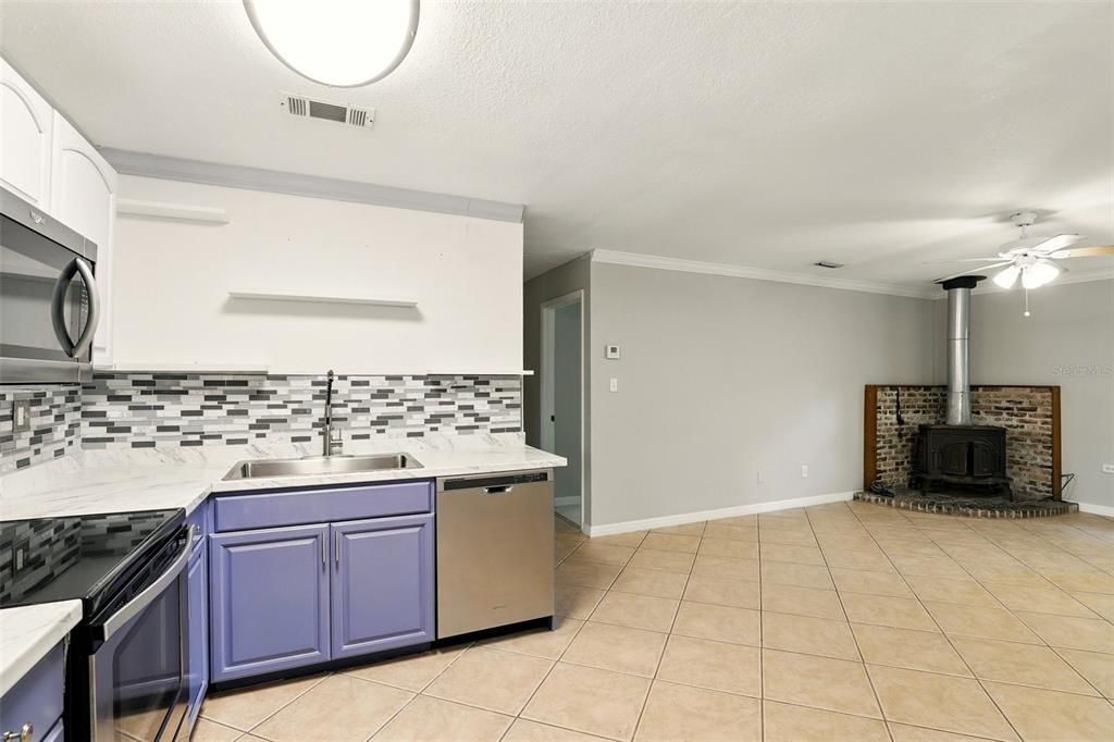 出租: $2,000 (3 贝兹, 2 浴室, 1420 平方英尺)