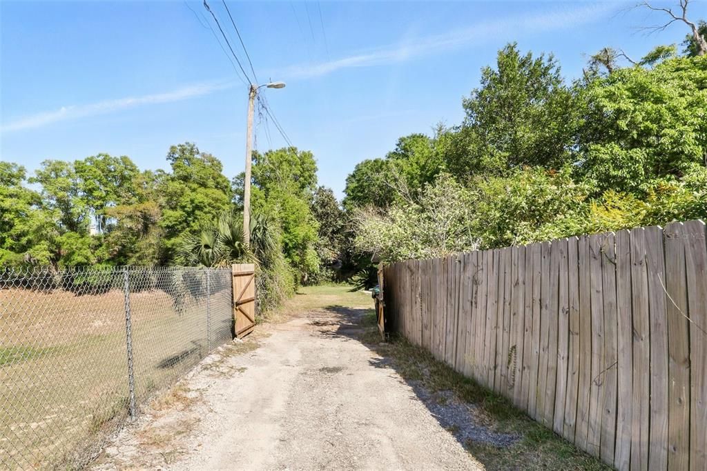 出租: $2,000 (3 贝兹, 2 浴室, 1420 平方英尺)