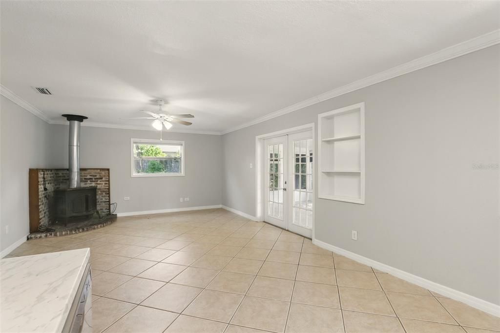 出租: $2,000 (3 贝兹, 2 浴室, 1420 平方英尺)