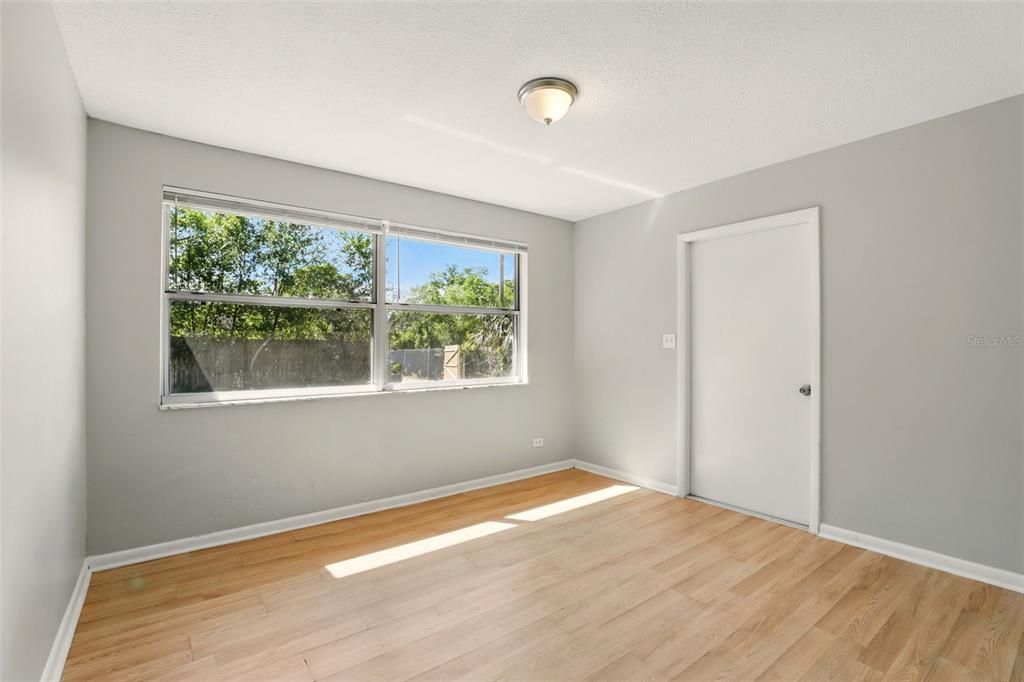 出租: $2,000 (3 贝兹, 2 浴室, 1420 平方英尺)