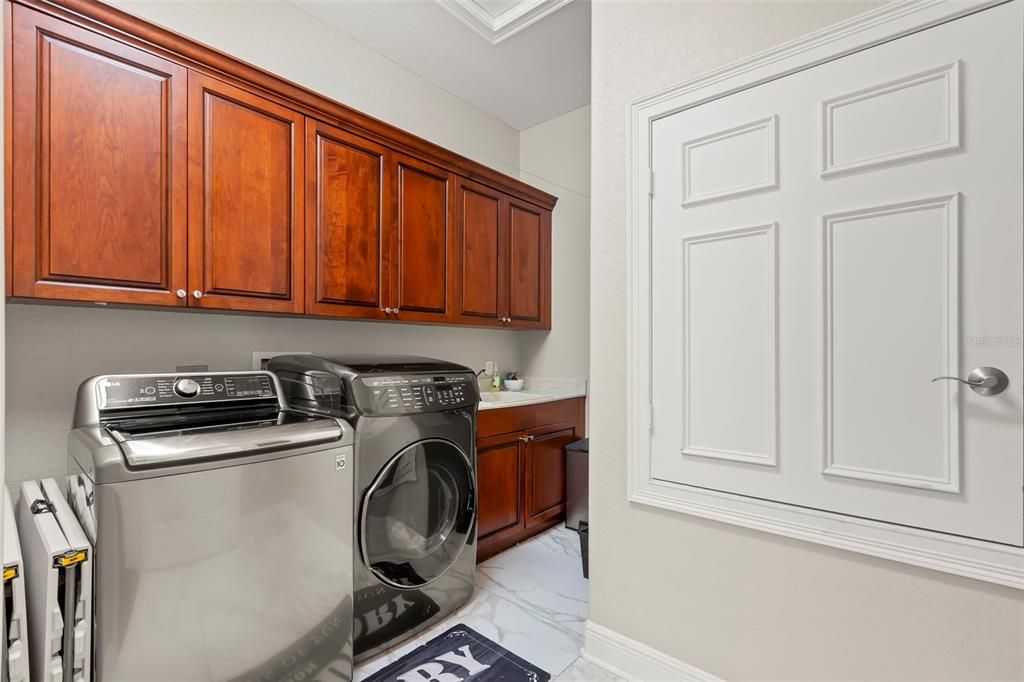 For Sale: $1,499,999 (3 beds, 4 baths, 4610 Square Feet)