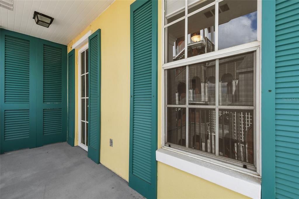 For Sale: $269,900 (1 beds, 1 baths, 640 Square Feet)