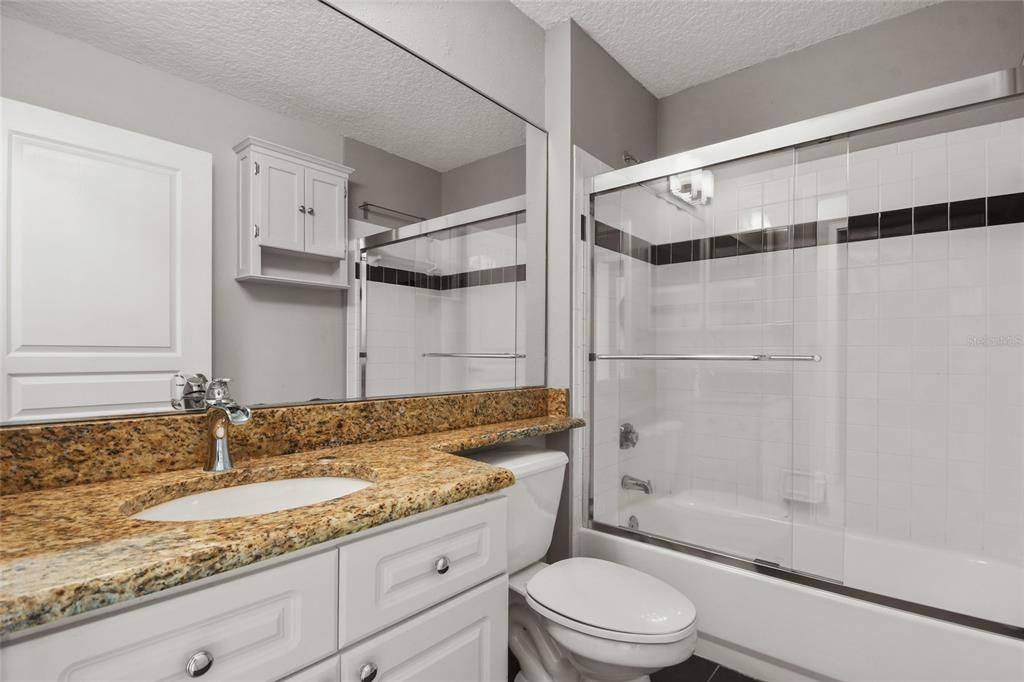 For Sale: $269,900 (1 beds, 1 baths, 640 Square Feet)