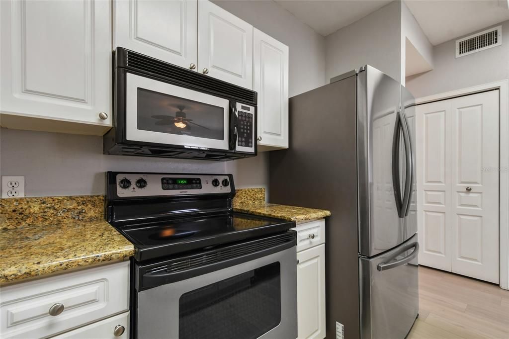 For Sale: $269,900 (1 beds, 1 baths, 640 Square Feet)