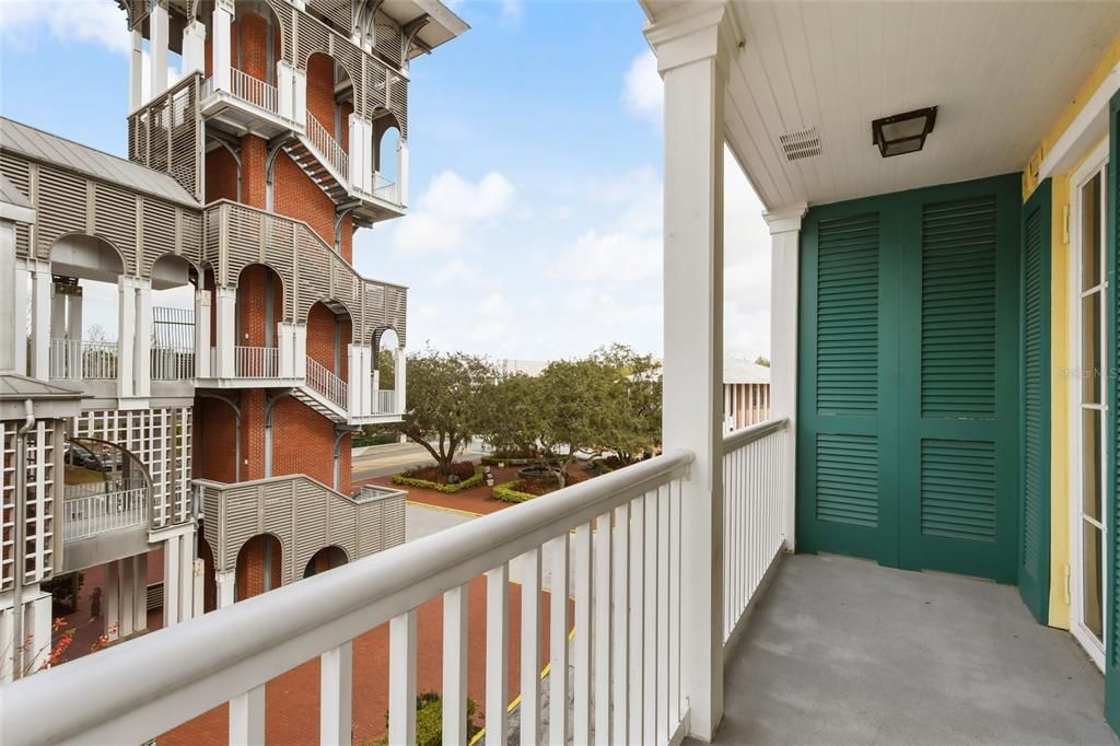 For Sale: $269,900 (1 beds, 1 baths, 640 Square Feet)