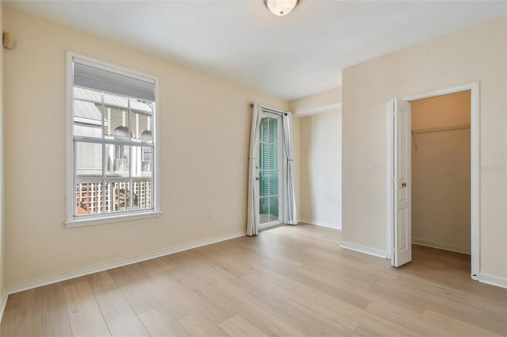 For Sale: $269,900 (1 beds, 1 baths, 640 Square Feet)