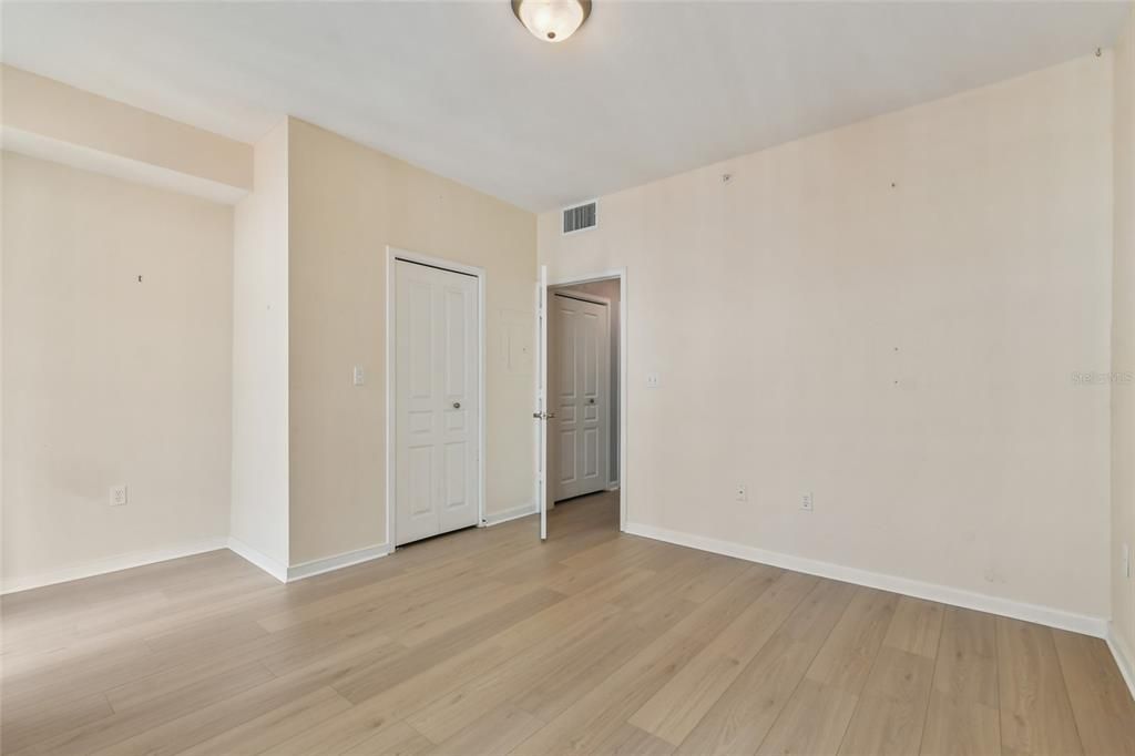 For Sale: $269,900 (1 beds, 1 baths, 640 Square Feet)