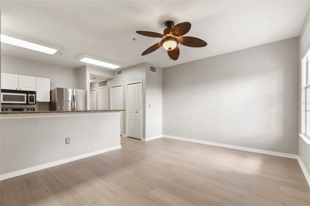 For Sale: $269,900 (1 beds, 1 baths, 640 Square Feet)