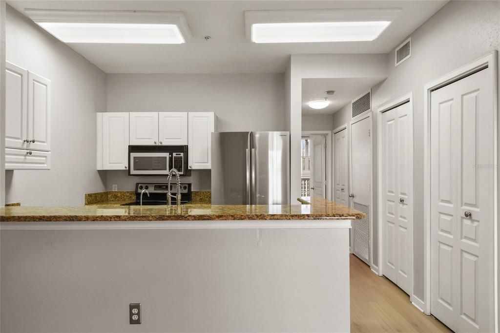 For Sale: $269,900 (1 beds, 1 baths, 640 Square Feet)