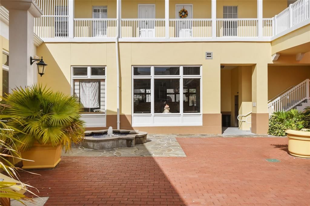 For Sale: $269,900 (1 beds, 1 baths, 640 Square Feet)