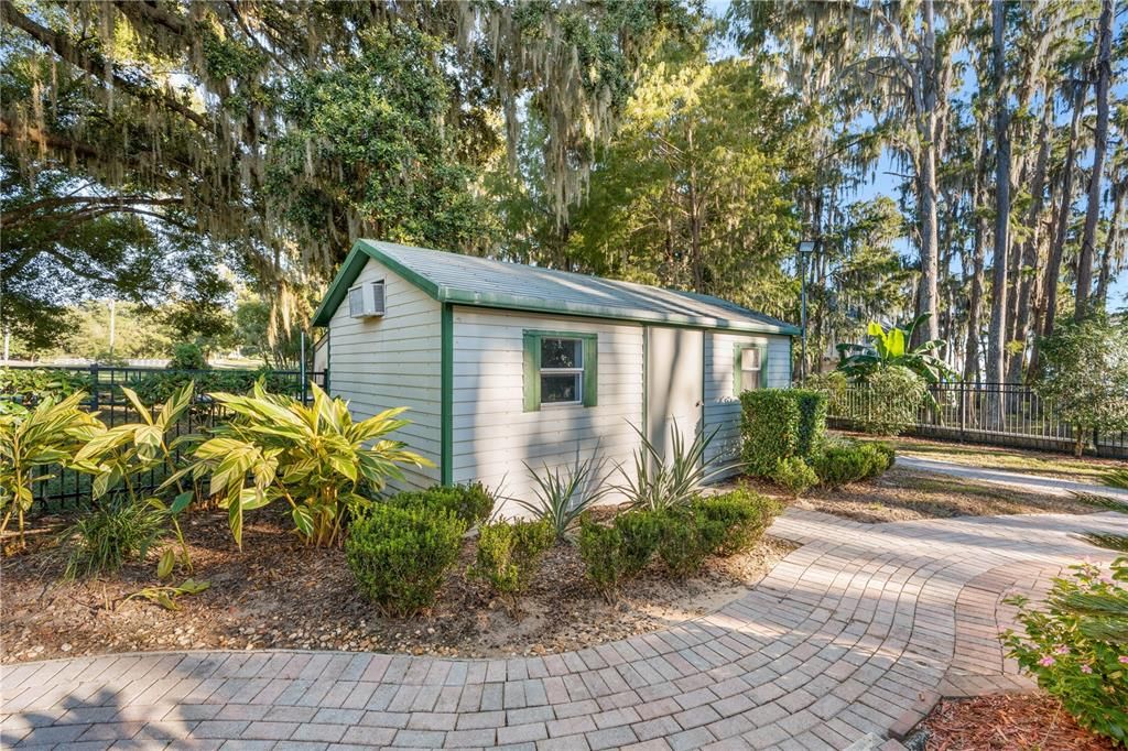 Activo con contrato: $1,395,000 (4 camas, 2 baños, 3442 Pies cuadrados)