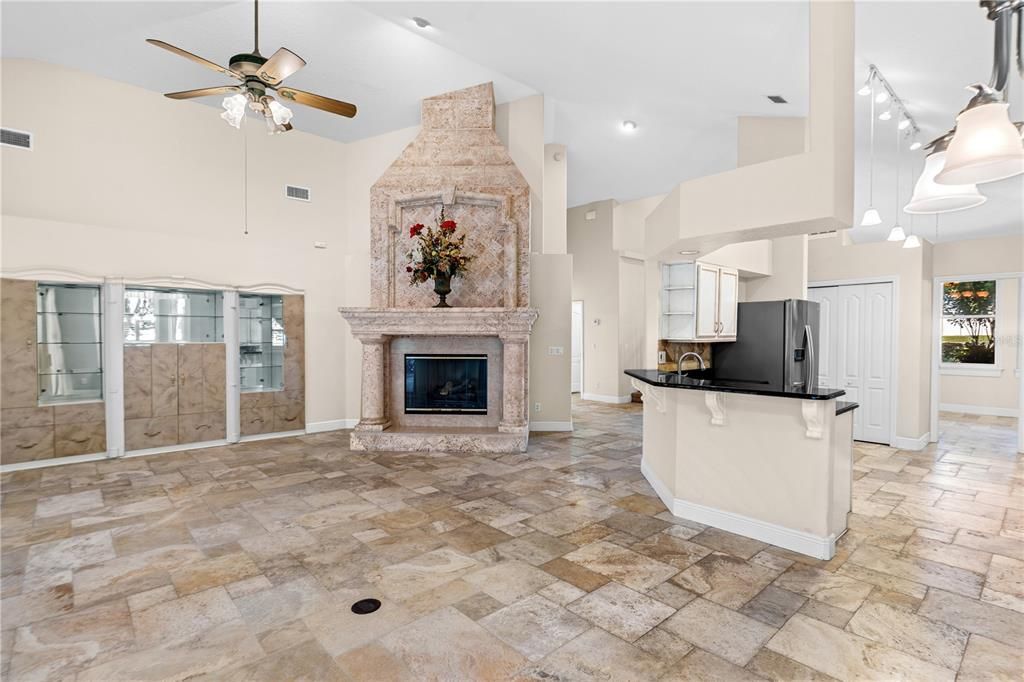 Activo con contrato: $1,395,000 (4 camas, 2 baños, 3442 Pies cuadrados)