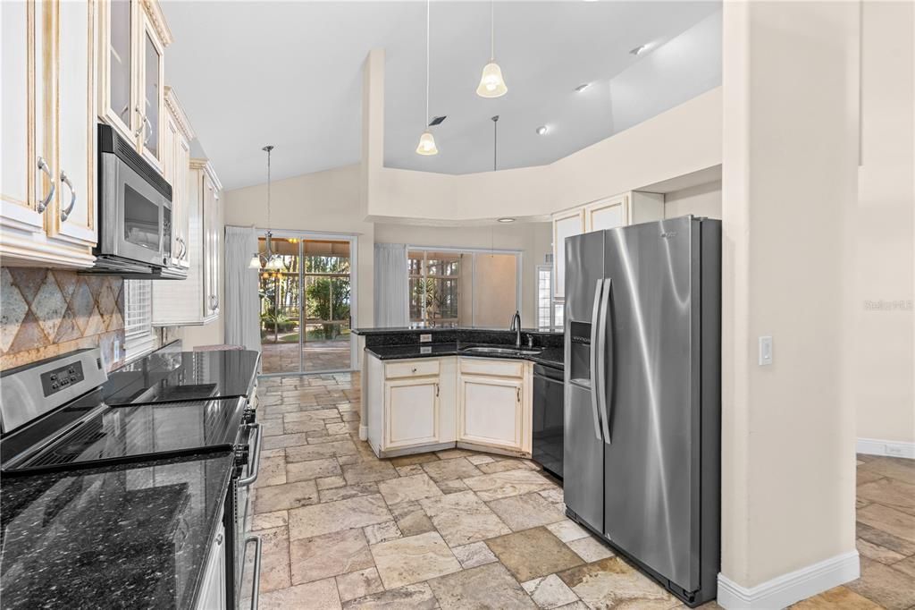 Activo con contrato: $1,395,000 (4 camas, 2 baños, 3442 Pies cuadrados)