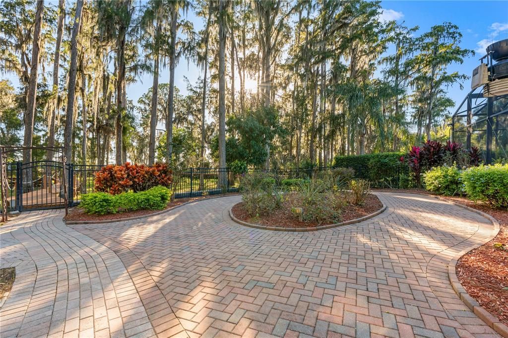 Activo con contrato: $1,395,000 (4 camas, 2 baños, 3442 Pies cuadrados)