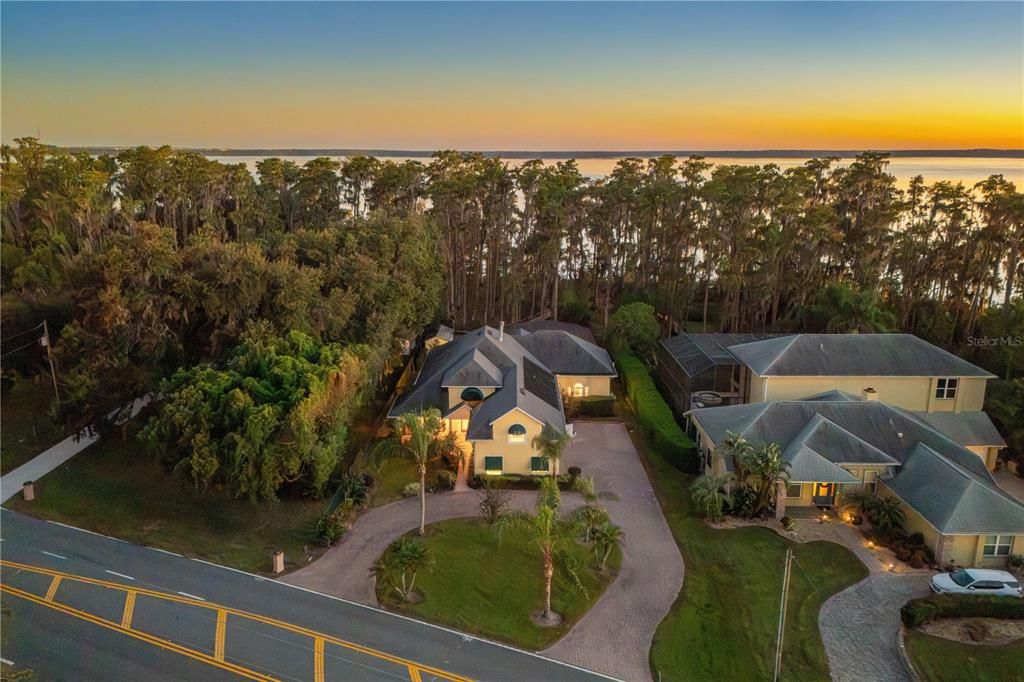 Activo con contrato: $1,395,000 (4 camas, 2 baños, 3442 Pies cuadrados)