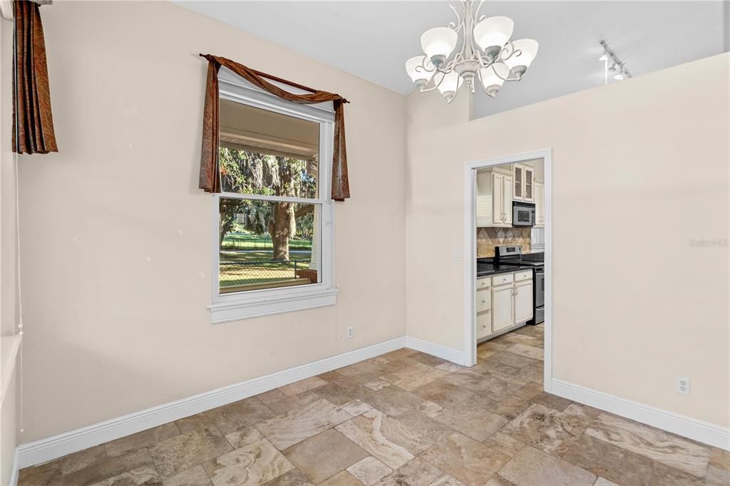 Activo con contrato: $1,395,000 (4 camas, 2 baños, 3442 Pies cuadrados)