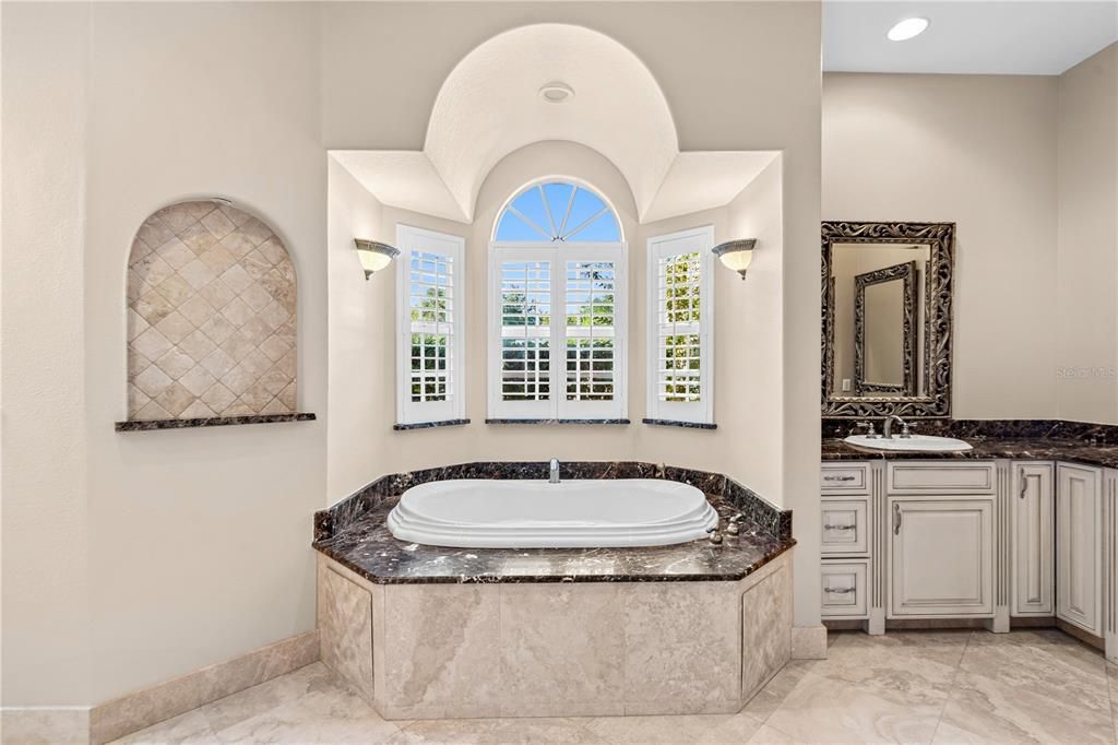 Activo con contrato: $1,395,000 (4 camas, 2 baños, 3442 Pies cuadrados)