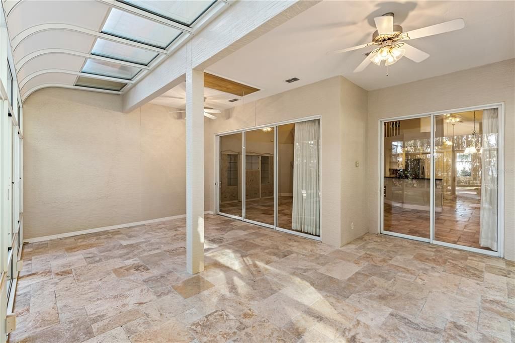 Activo con contrato: $1,395,000 (4 camas, 2 baños, 3442 Pies cuadrados)