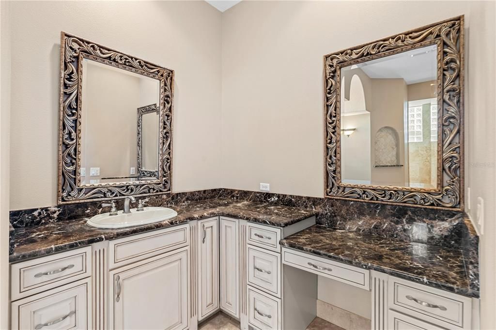 Activo con contrato: $1,395,000 (4 camas, 2 baños, 3442 Pies cuadrados)