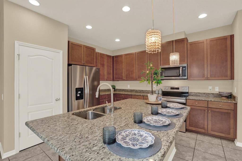 Active With Contract: $388,999 (3 beds, 2 baths, 2094 Square Feet)