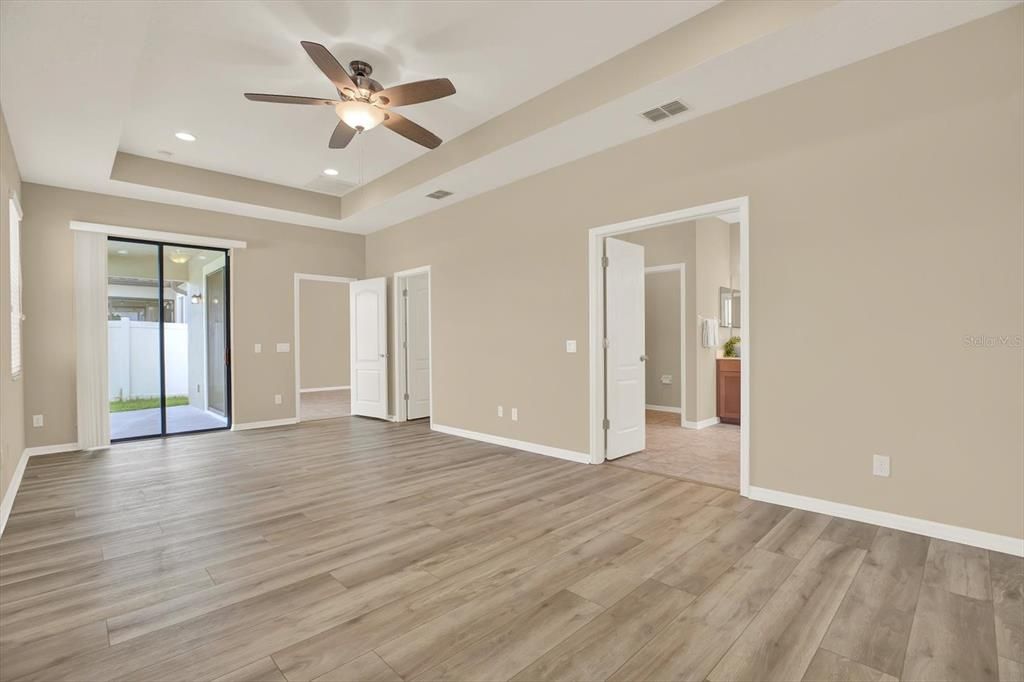 Active With Contract: $388,999 (3 beds, 2 baths, 2094 Square Feet)