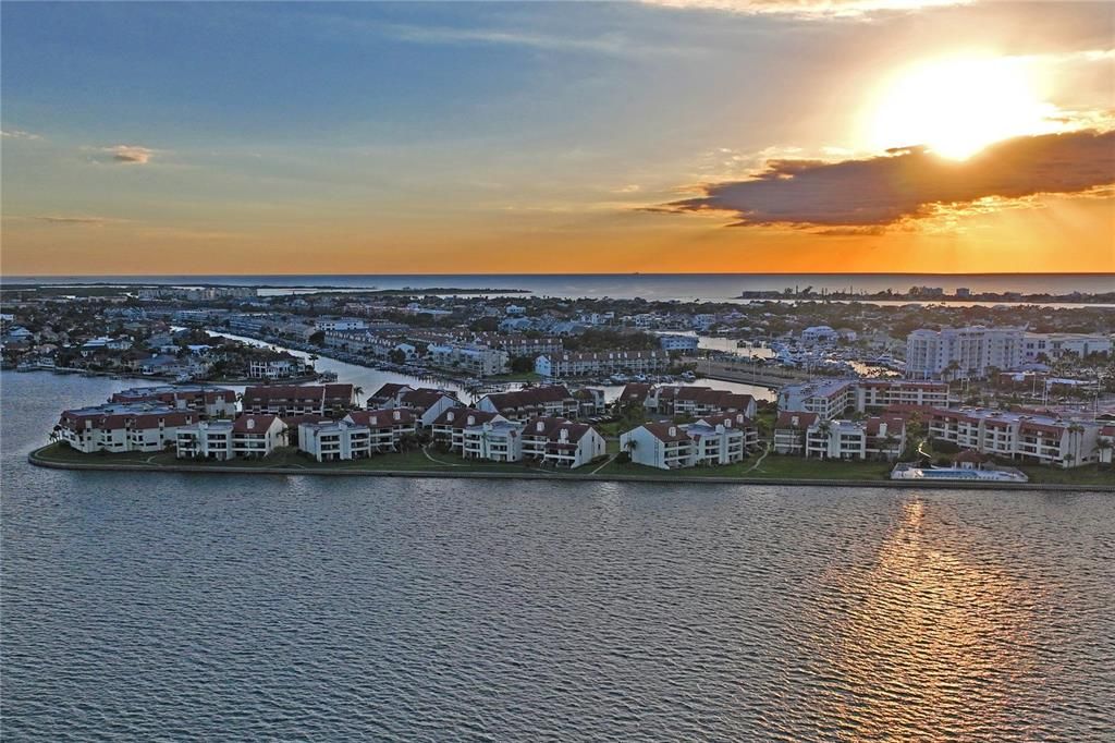 For Sale: $625,000 (3 beds, 3 baths, 1500 Square Feet)