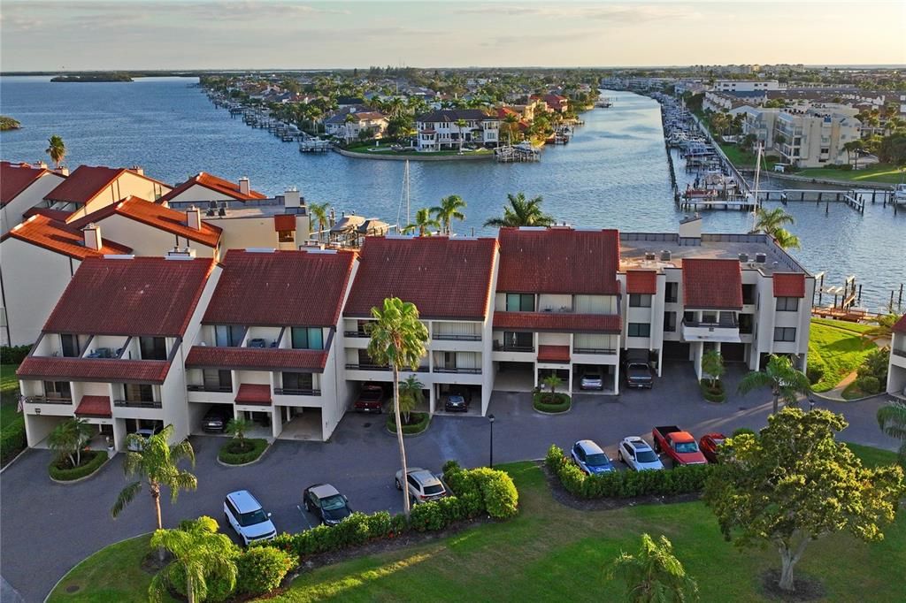 For Sale: $625,000 (3 beds, 3 baths, 1500 Square Feet)