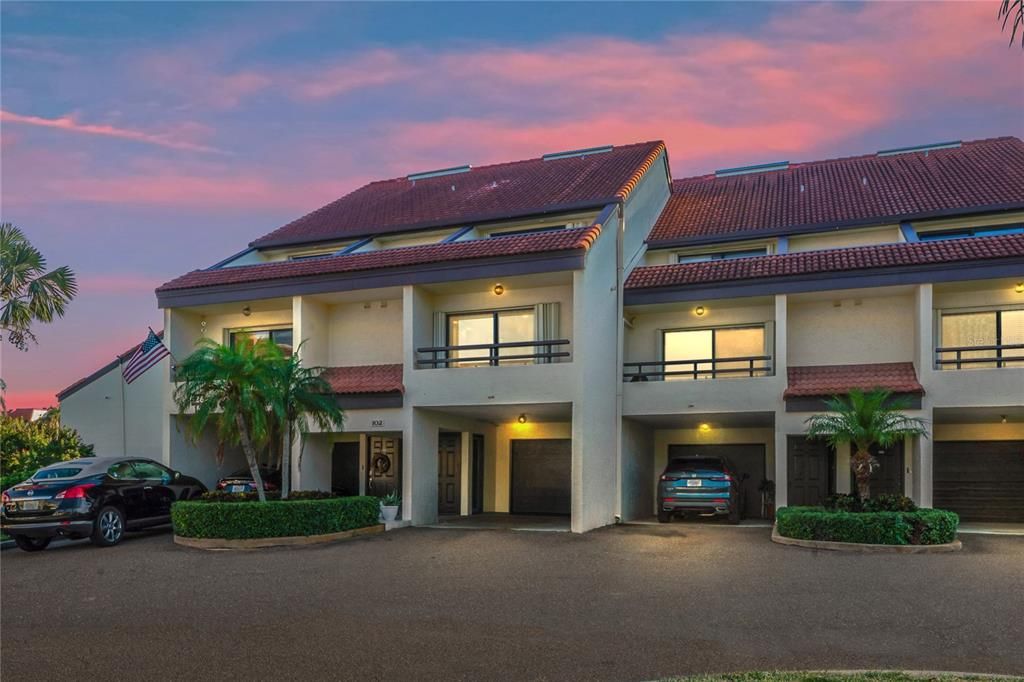 For Sale: $625,000 (3 beds, 3 baths, 1500 Square Feet)