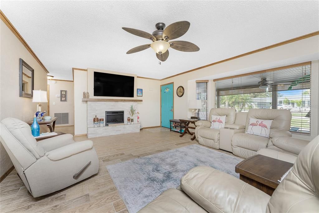 For Sale: $420,000 (3 beds, 2 baths, 1857 Square Feet)