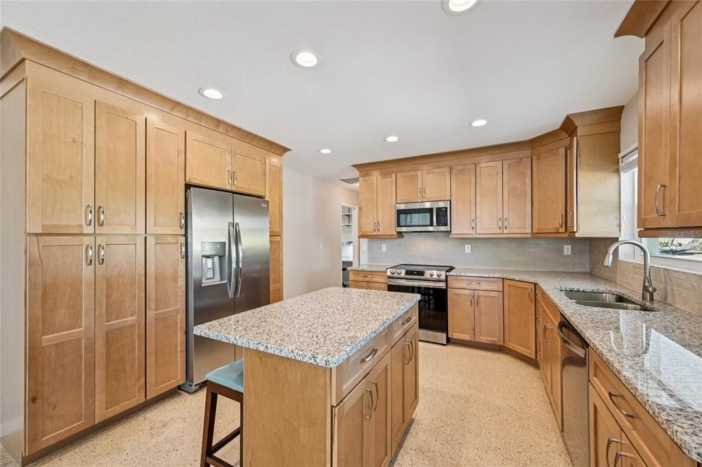 For Sale: $774,900 (3 beds, 2 baths, 2025 Square Feet)