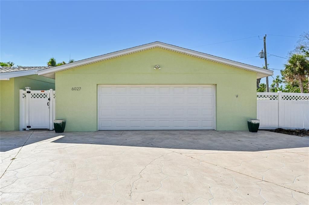 For Sale: $774,900 (3 beds, 2 baths, 2025 Square Feet)