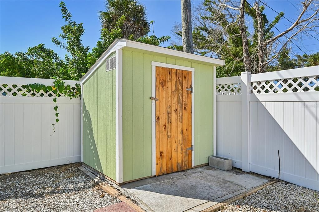 For Sale: $774,900 (3 beds, 2 baths, 2025 Square Feet)