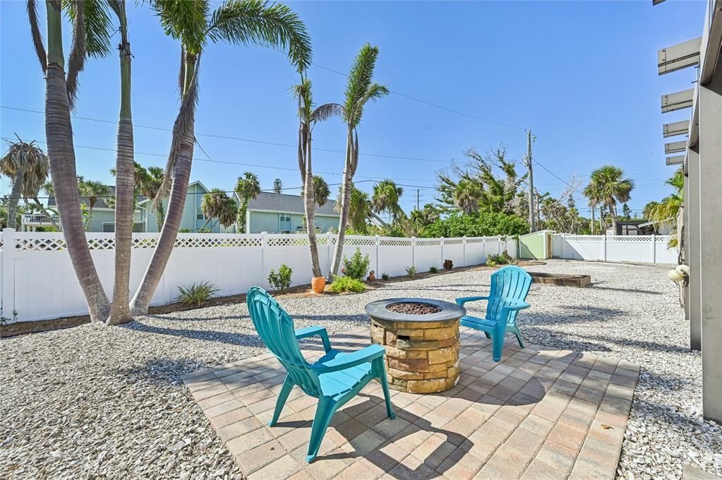 For Sale: $774,900 (3 beds, 2 baths, 2025 Square Feet)