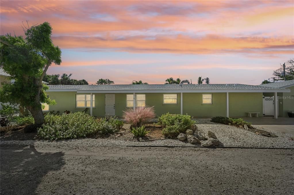 For Sale: $774,900 (3 beds, 2 baths, 2025 Square Feet)