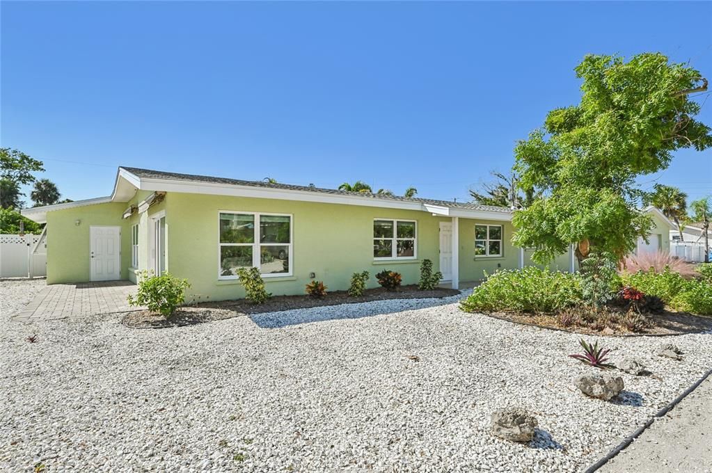 For Sale: $774,900 (3 beds, 2 baths, 2025 Square Feet)