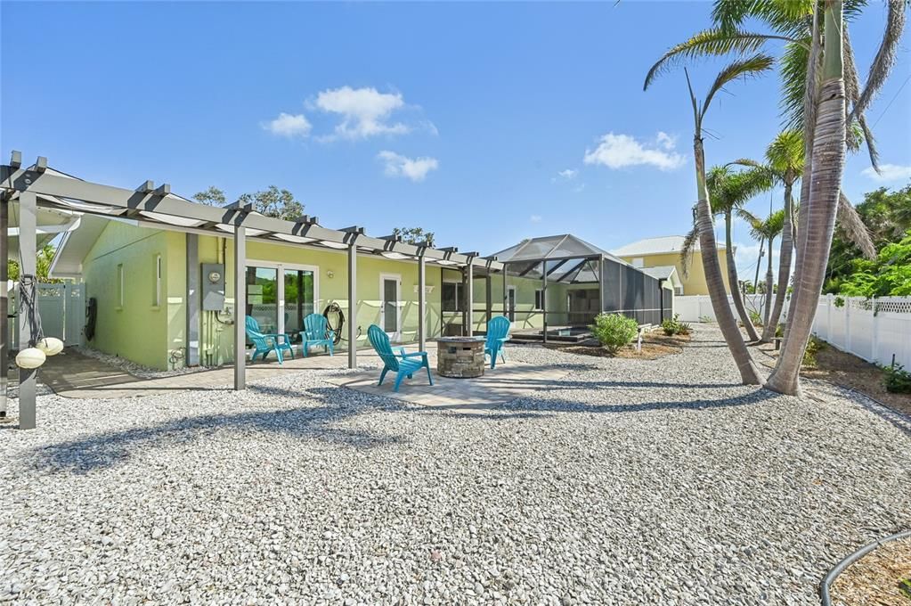 For Sale: $774,900 (3 beds, 2 baths, 2025 Square Feet)