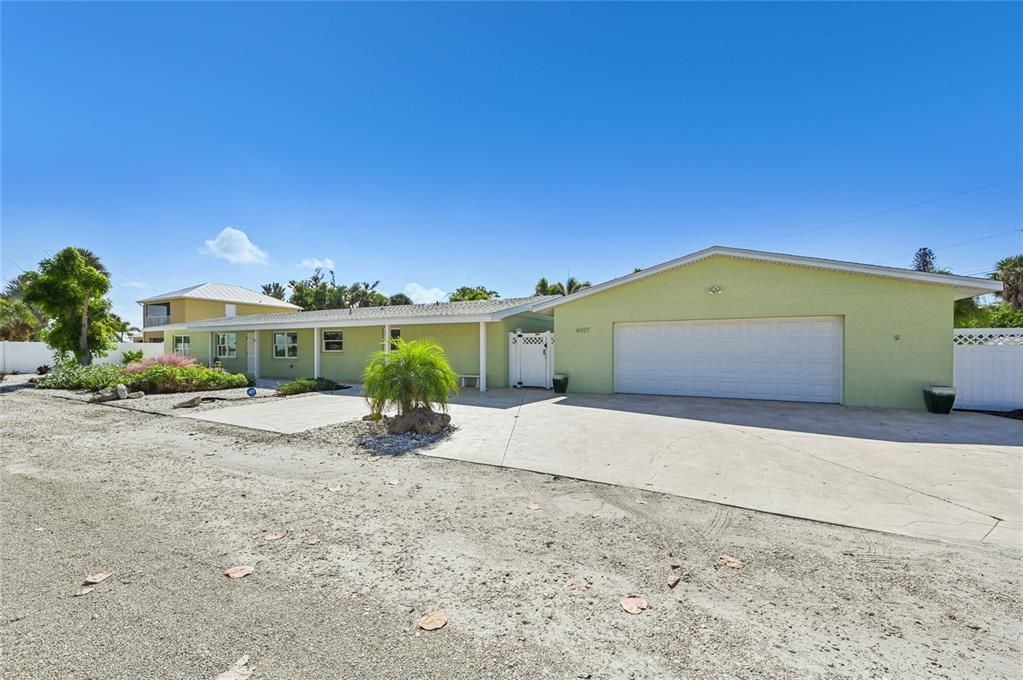 For Sale: $774,900 (3 beds, 2 baths, 2025 Square Feet)