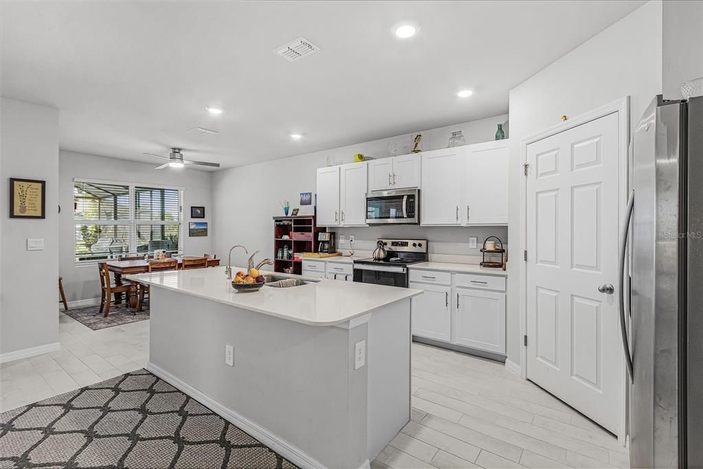 En Venta: $499,000 (4 camas, 3 baños, 2096 Pies cuadrados)