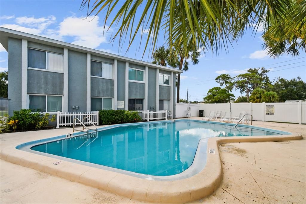 For Rent: $1,600 (2 beds, 1 baths, 765 Square Feet)