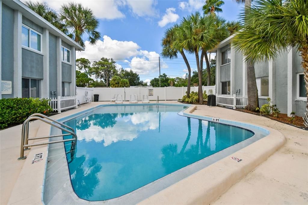 For Rent: $1,600 (2 beds, 1 baths, 765 Square Feet)