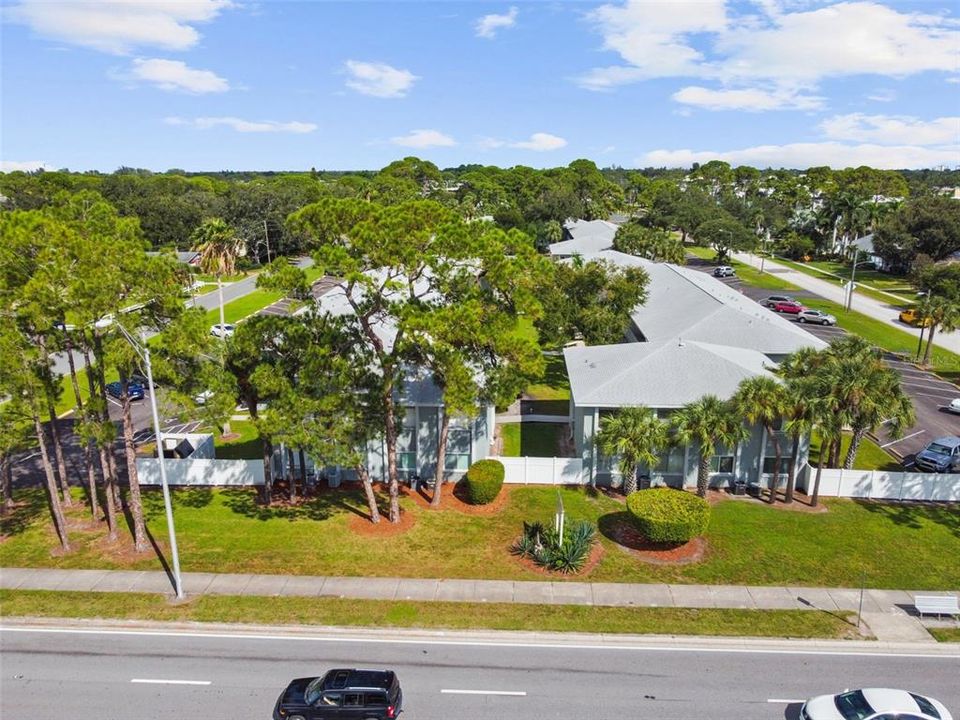 For Rent: $1,600 (2 beds, 1 baths, 765 Square Feet)