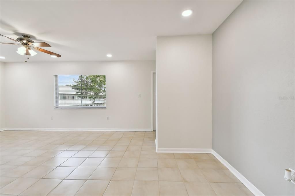 For Rent: $1,600 (2 beds, 1 baths, 765 Square Feet)