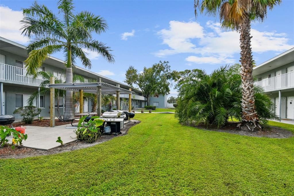 For Rent: $1,600 (2 beds, 1 baths, 765 Square Feet)