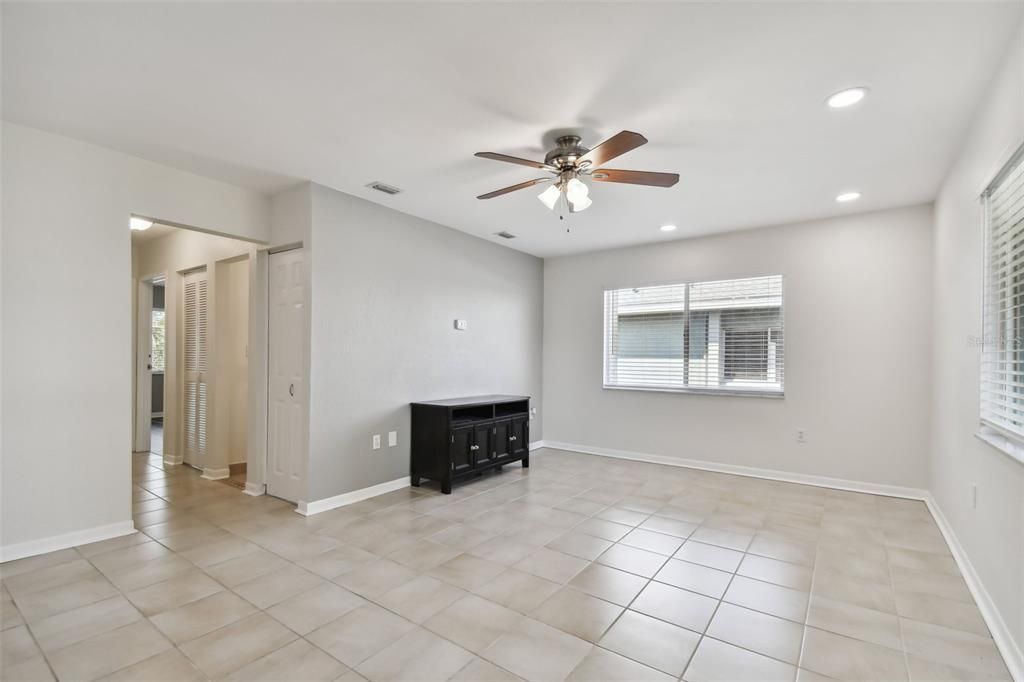 For Rent: $1,600 (2 beds, 1 baths, 765 Square Feet)