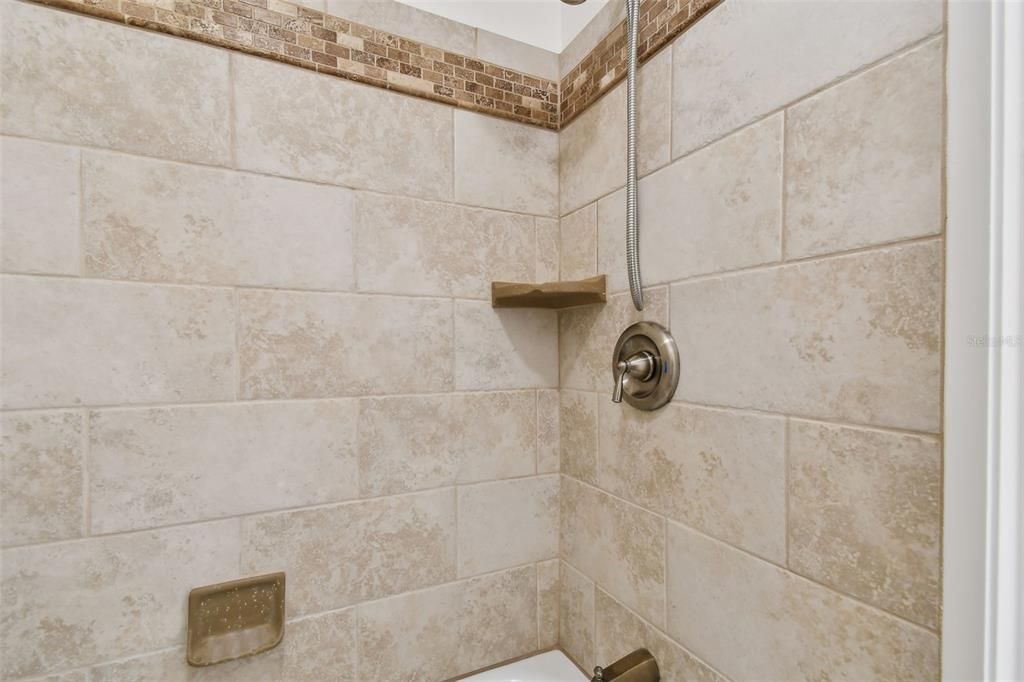 For Rent: $1,600 (2 beds, 1 baths, 765 Square Feet)