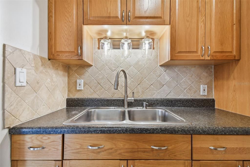 For Rent: $1,600 (2 beds, 1 baths, 765 Square Feet)