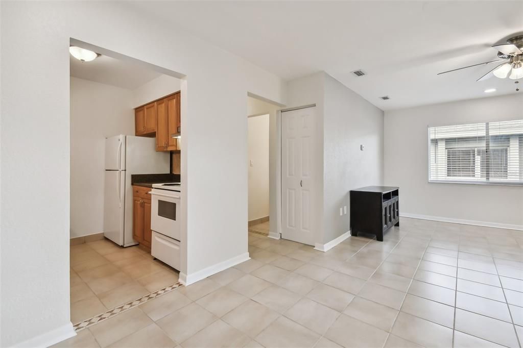 For Rent: $1,600 (2 beds, 1 baths, 765 Square Feet)