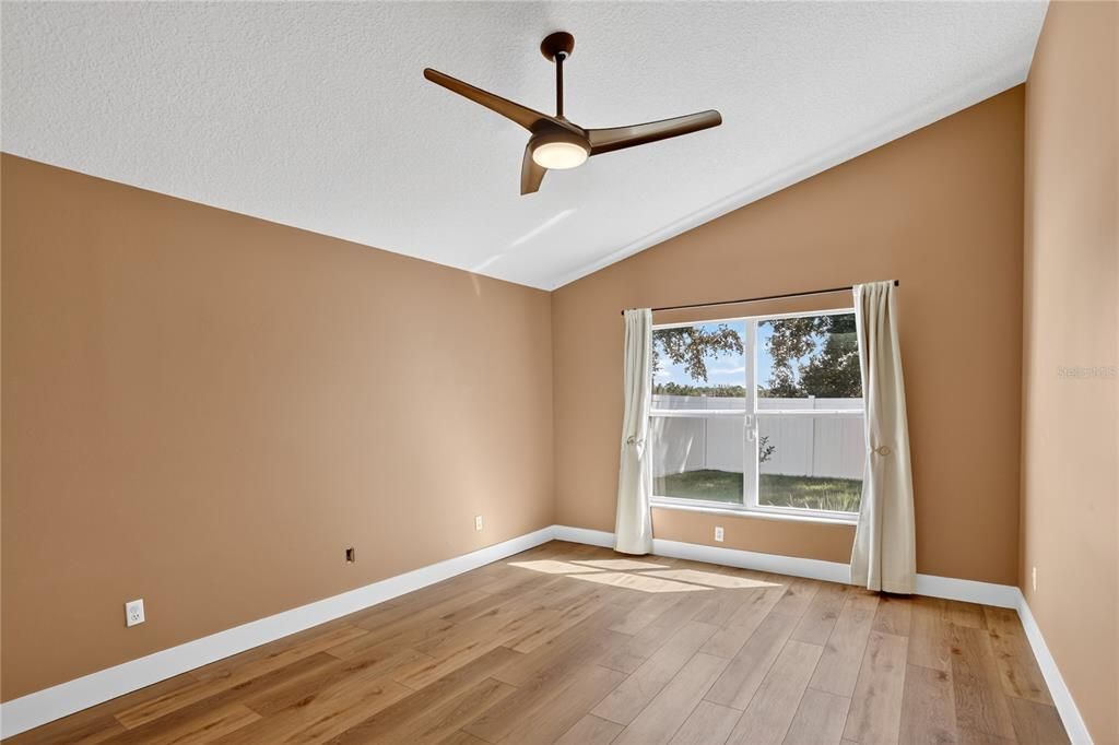 Под контрактом: $378,000 (3 спален, 2 ванн, 1696 Квадратных фут)